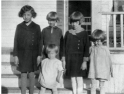 l–r Naomi, Elizabeth, Wendy, Martini; in front, Hildie. Sperling, 1931